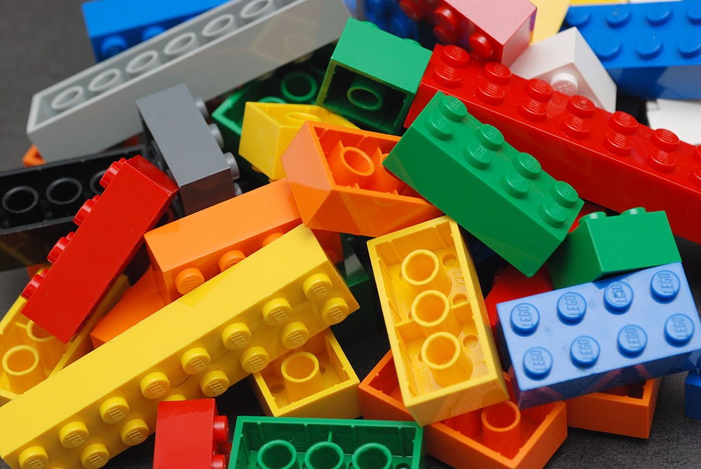 1024px-Lego_Color_Bricks