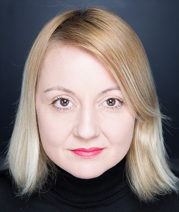 Alina Berzunțeanu – „Mă face fericită teatrul”